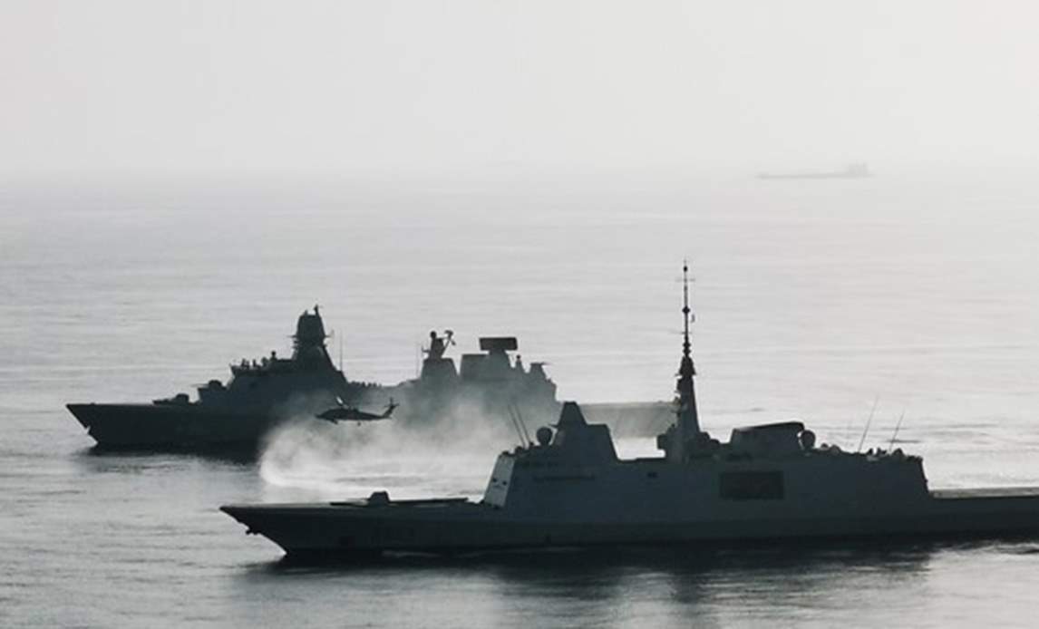 Iver Huitfeldt og en fransk fregat.