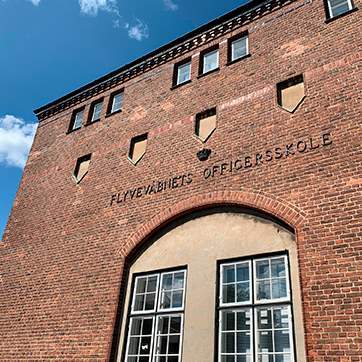 Flyvevåbnets Officersskoles facade.