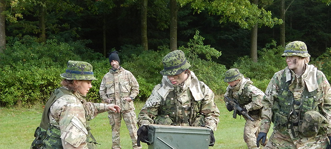 Erhvervspraktikanter hos Fighter Wing Skrydstrup.