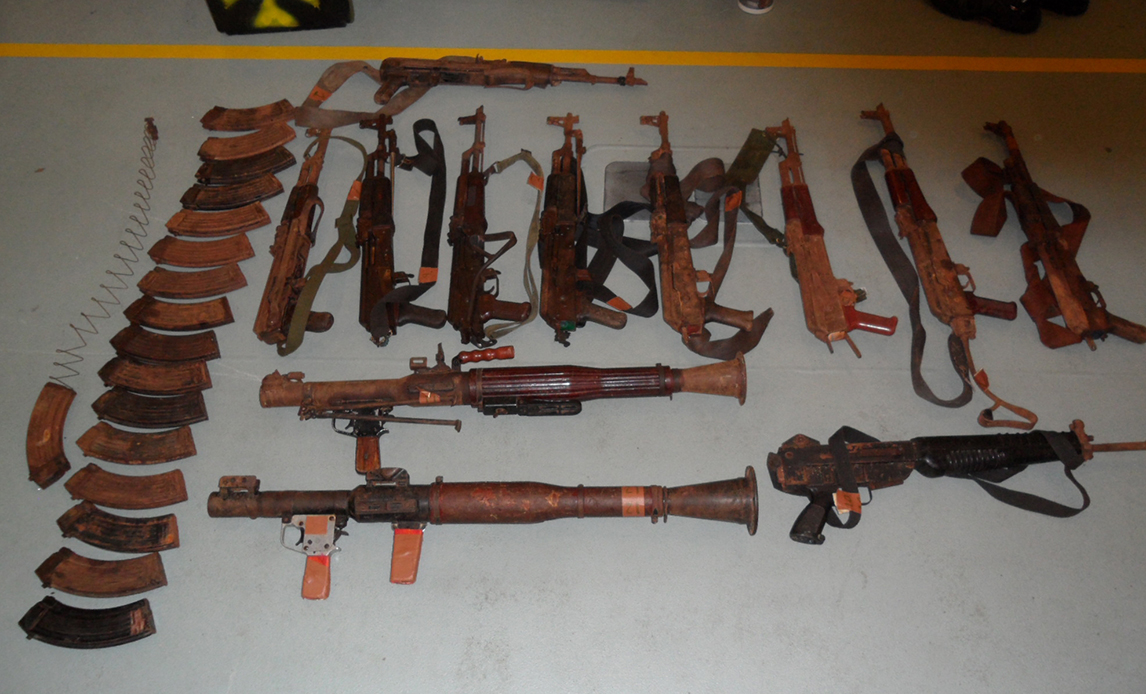 2011: Konfiskerede våben.