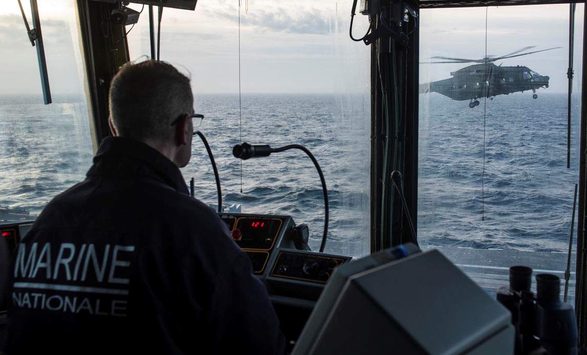 Den 7. marts 2019 lander en dansk EH101 Merlin helikopter på hangarskibet Charles de Gaulle.
