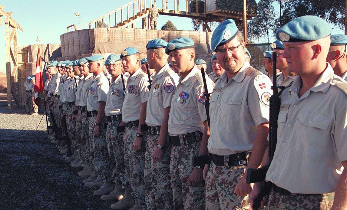 Parade med det danske hovedkvarterskompagni i FN-missionen UNMEE Eritrea.