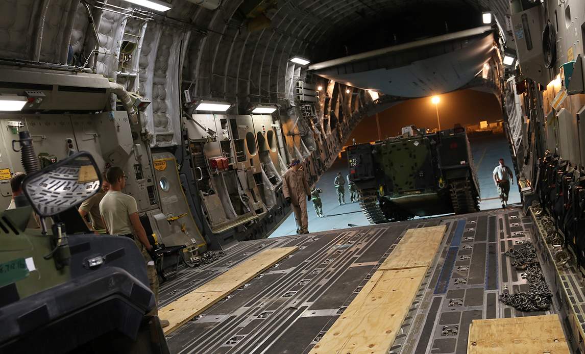 Hjemtransport af den danske kampgruppes køretøjer fra Helmandprovinsen.