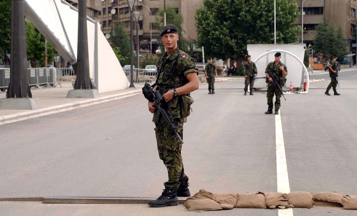 Danske soldater har brovagt i Mitrovica.