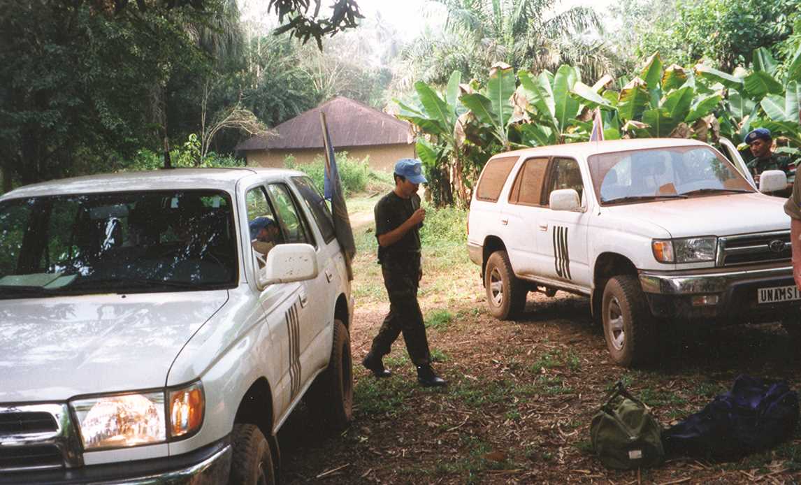 FN-observatører på patrulje. Foto taget i forbindelse med den danske FN-observatør Ib Nordentoft Andersens udsendelse til FN-missionen i 2000.