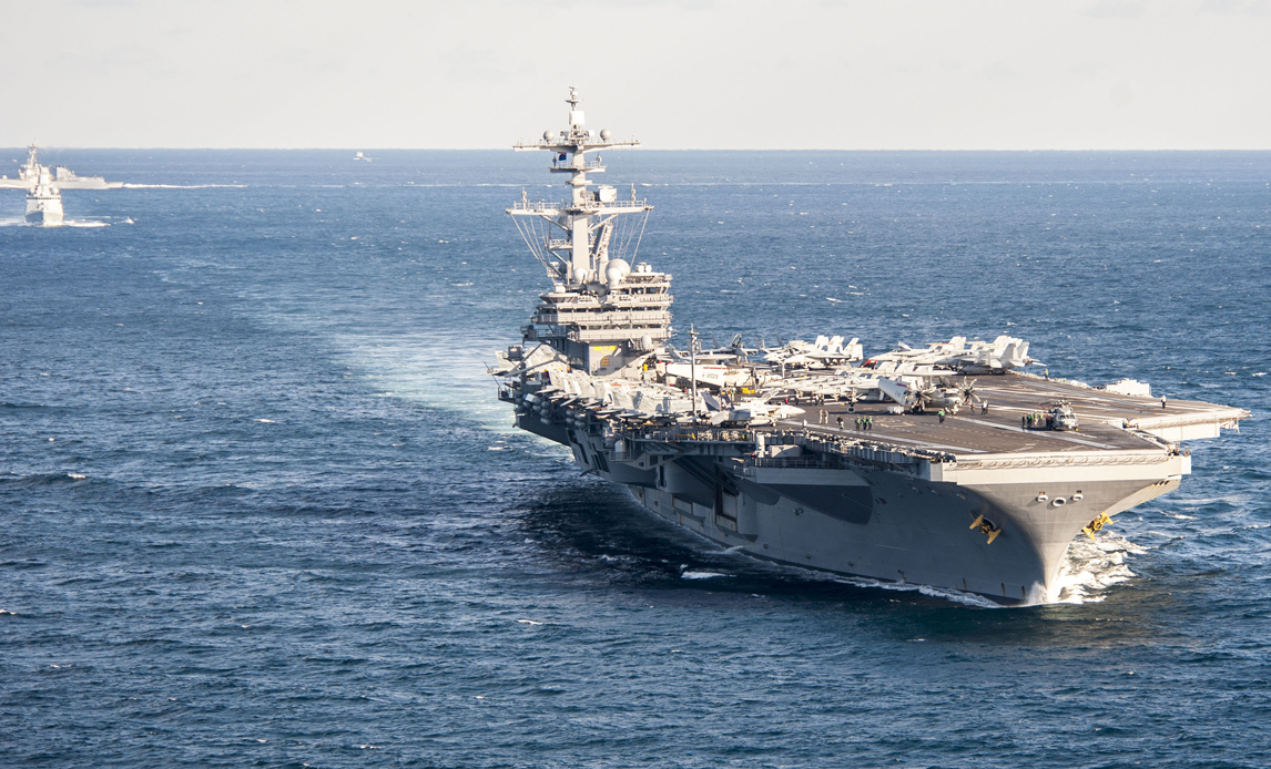 Fregatten F362 Peter Willemoes og hangarskibet USS George H.W. Bush