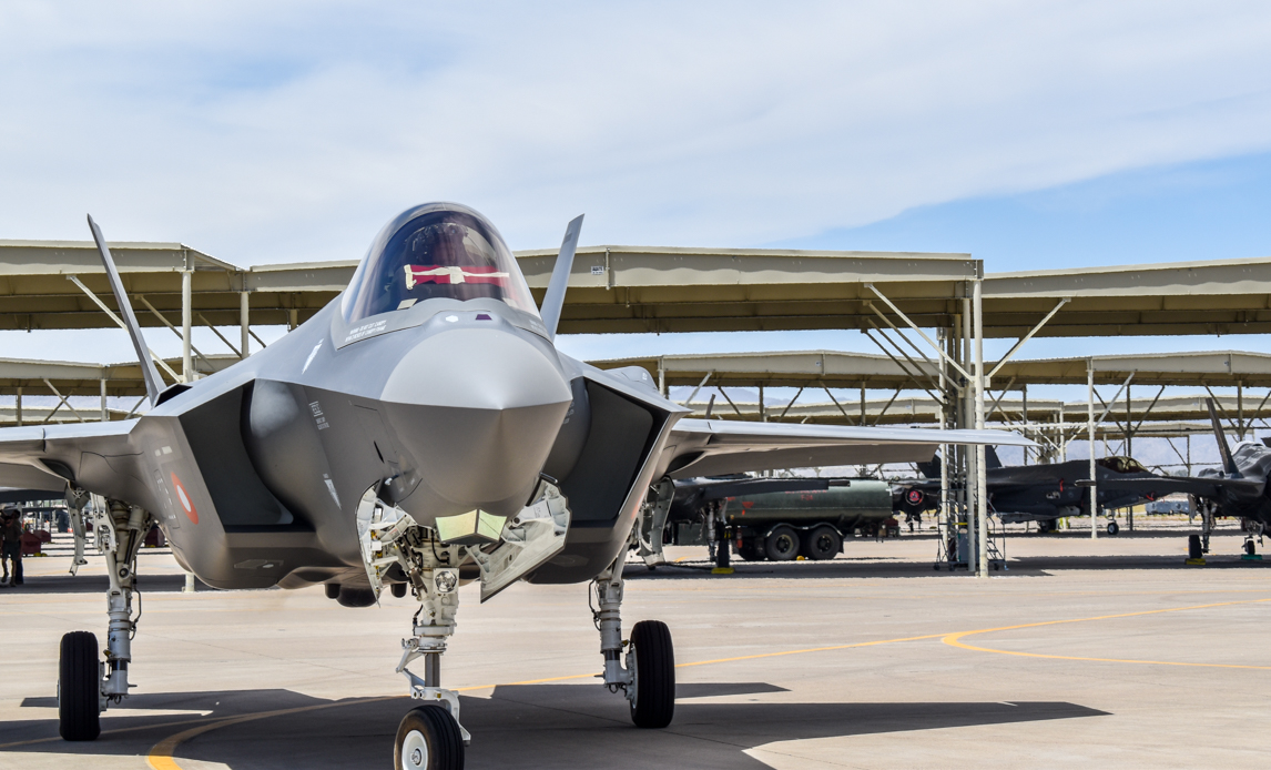MON returnerer til garagen efter en succesfuldt første tur i et dansk F-35 kampfly.