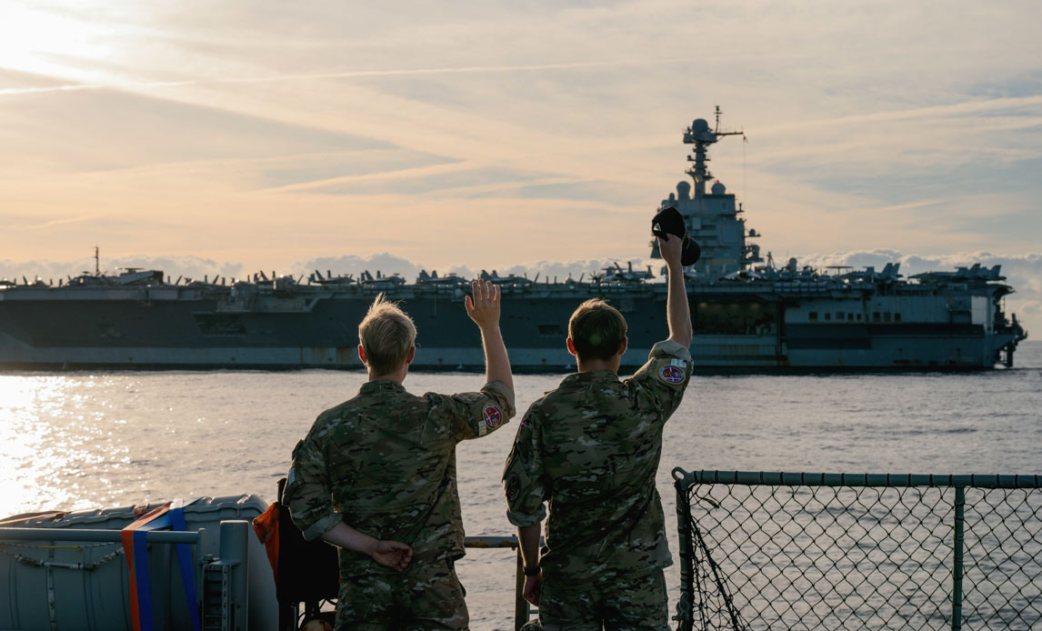 USS Gerald R. Ford set fra den danske fregat Niels Juel.