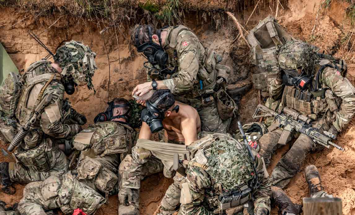 Panserinfanterister træner taktisk førstehjælp