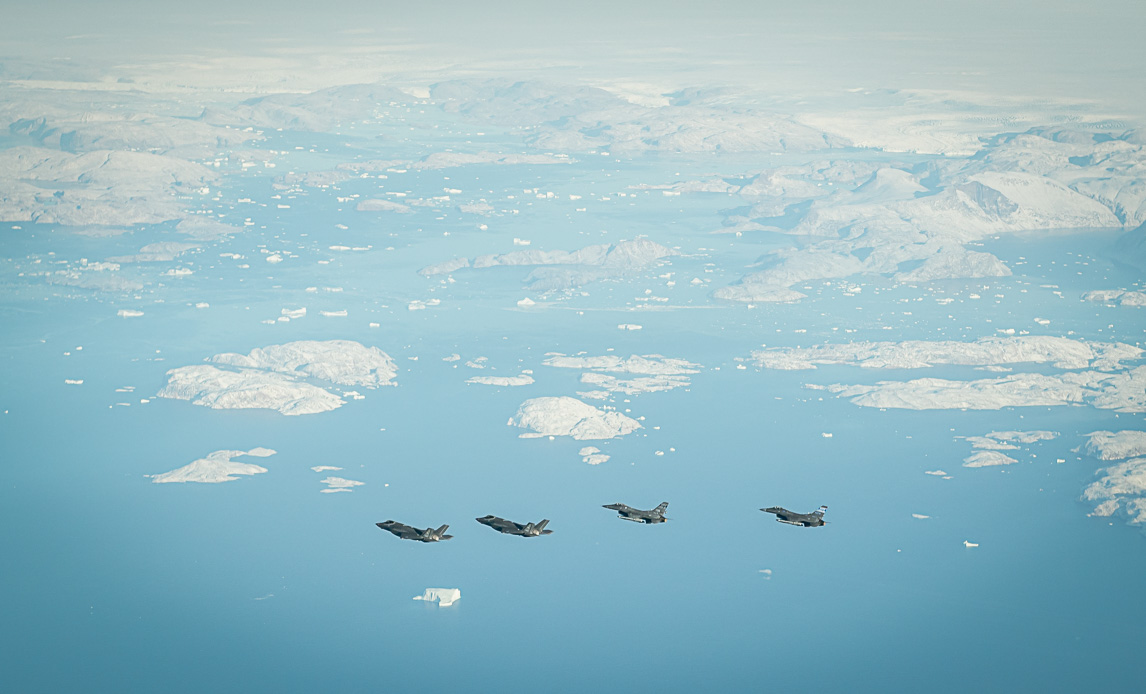 Amerikansk kampfly over Grønland