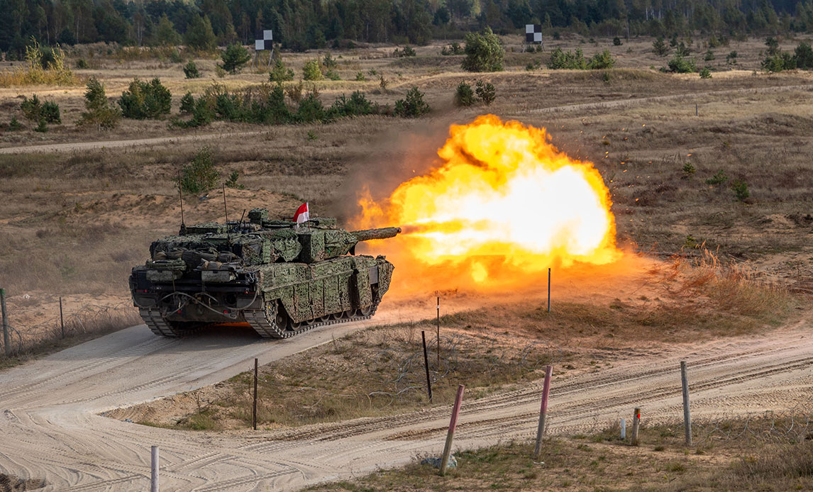 Kampvogn gennemfører skarpskydning.