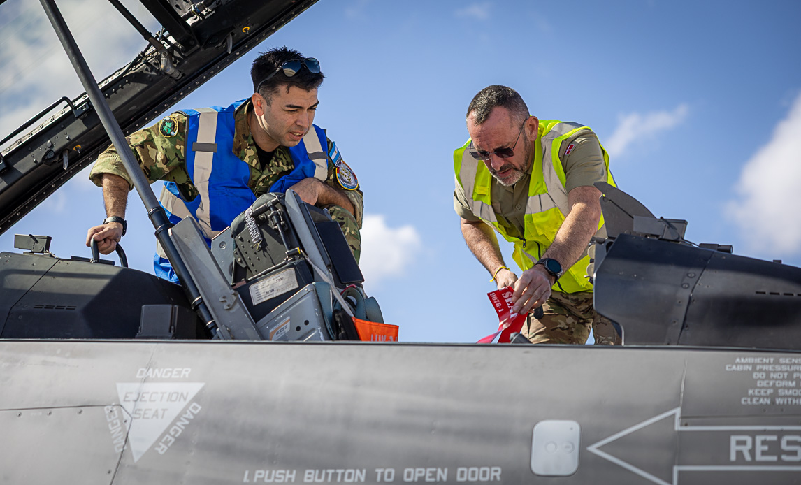 F-16 Flyver til Argentina