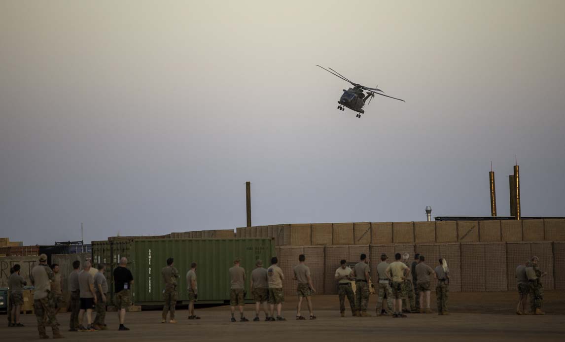 Helikopteren kommer ind fra sidste flyvning