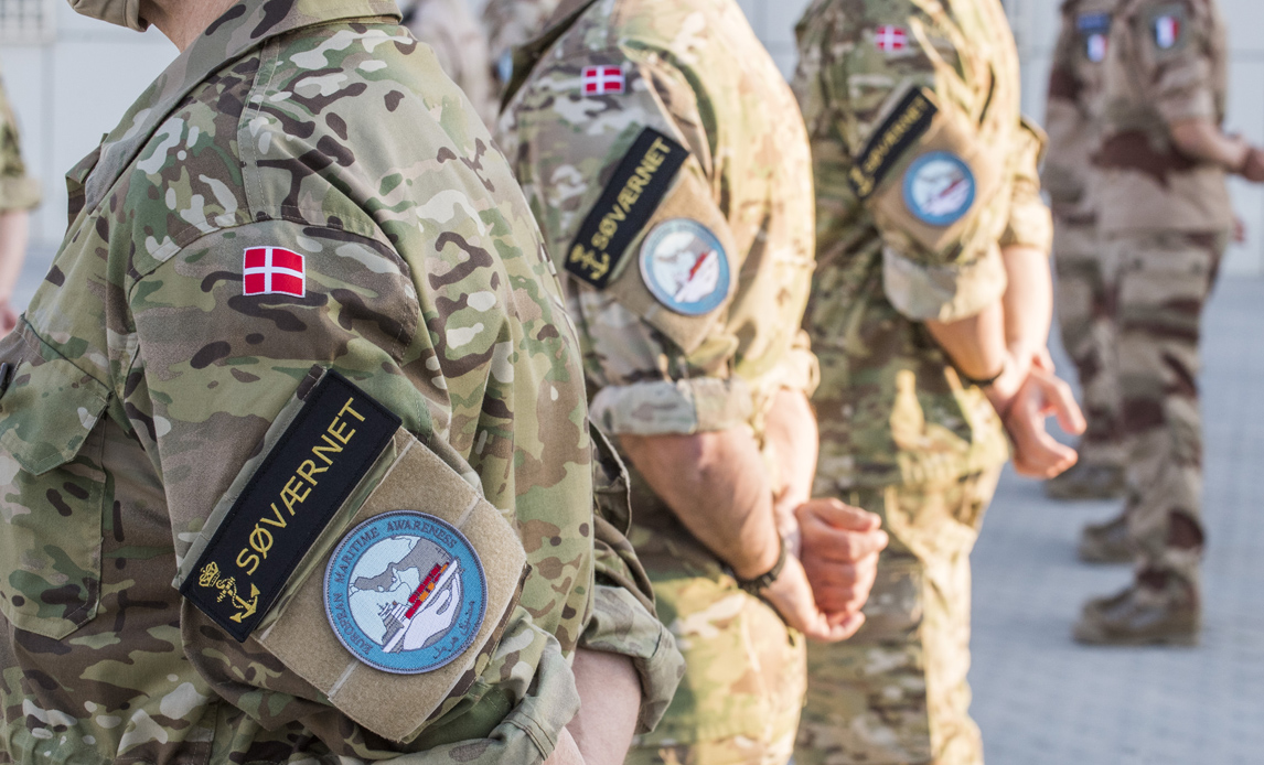 Soldater fra Søværnet ved parade, da Danmark fik overdraget kommandoen over operationen i januar 2021.