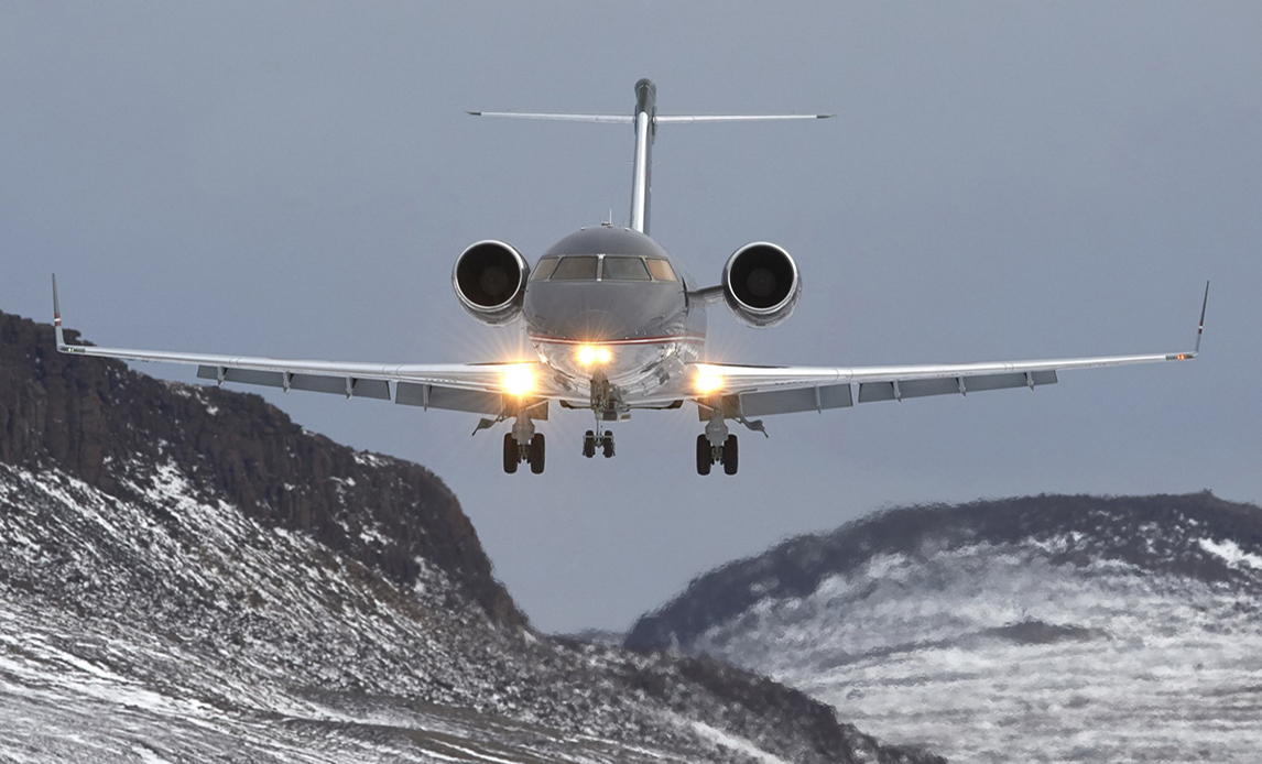 Et Challengerfly lander i Kangerlussuaq.