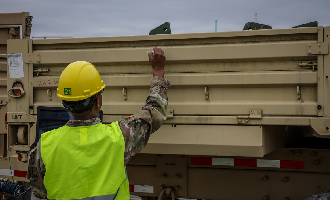 Amerikanske køretøjer ruller i land i Aarhus