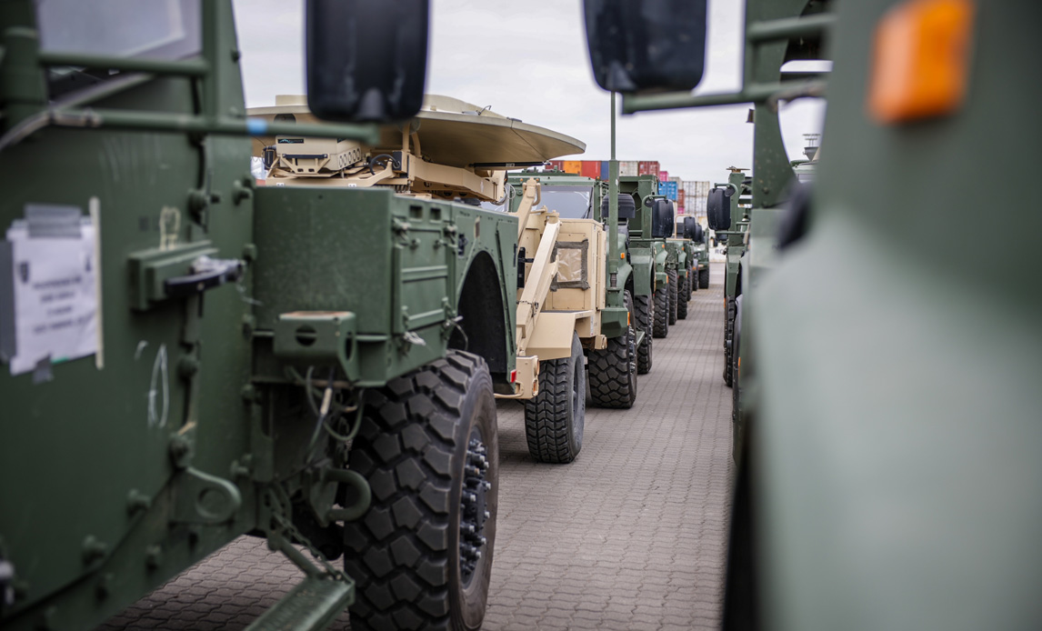 Amerikanske køretøjer ruller i land i Aarhus