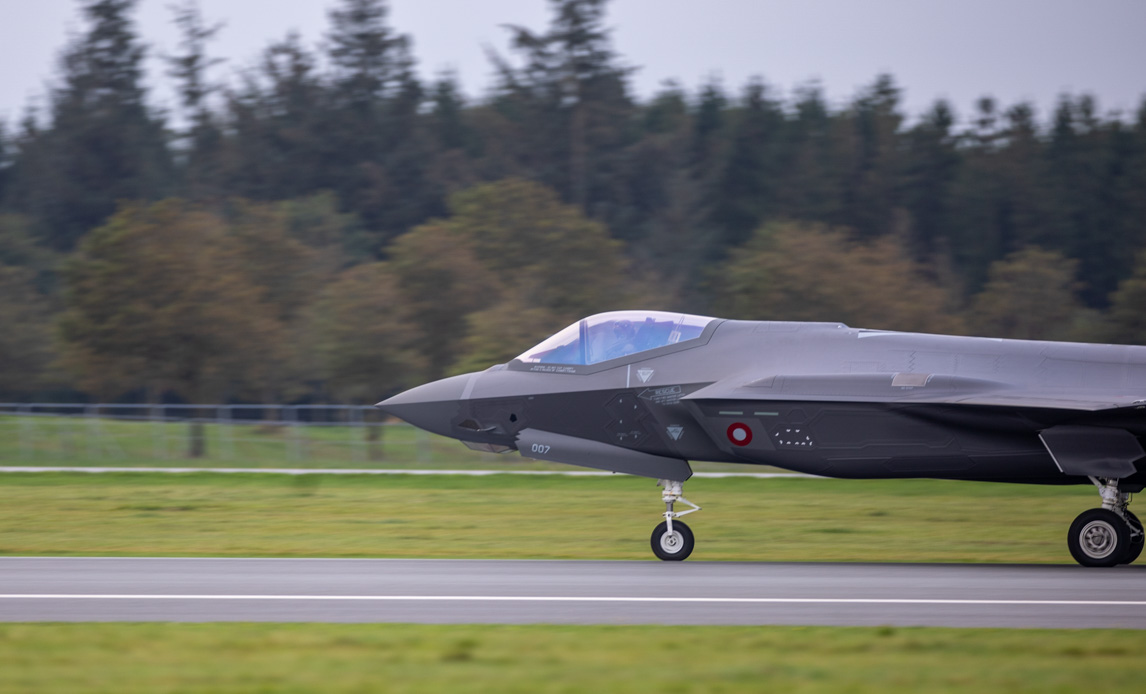 F-35 på vej til at lette i Skrydstrup.