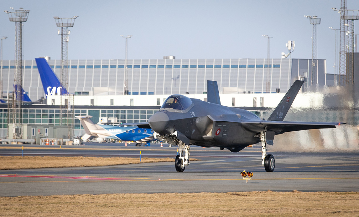 F-35 er netop landet i Københavns Lufthavn