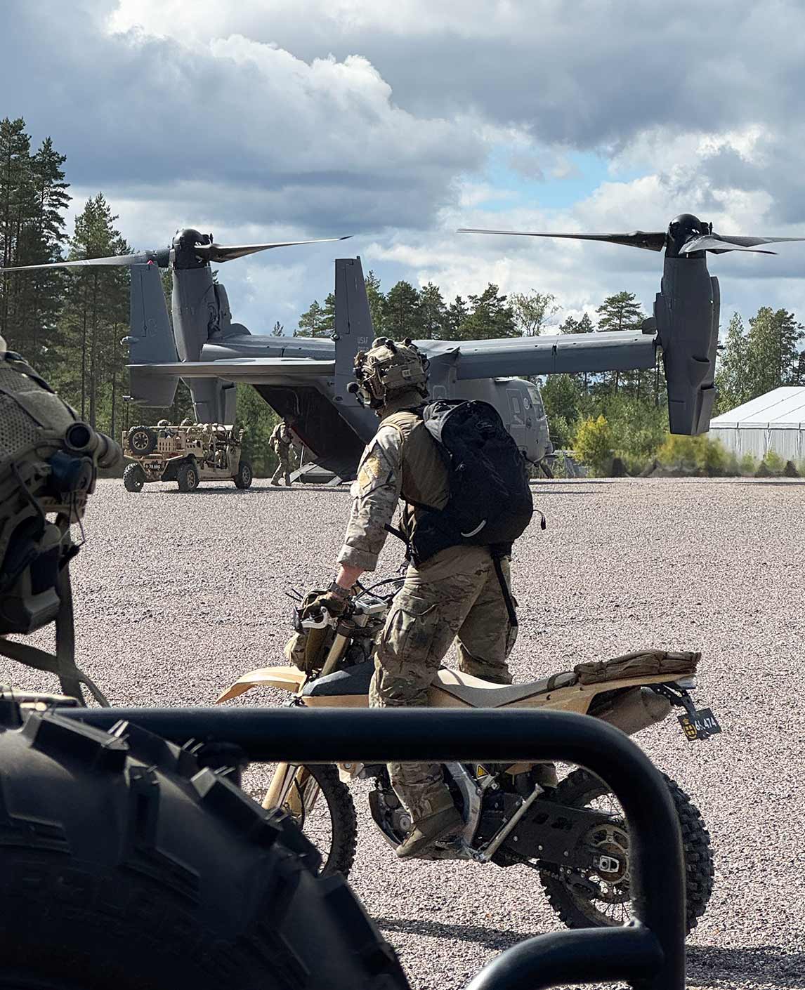 Samtræning mellem CV-22 og Jægersoldat på motorcykel