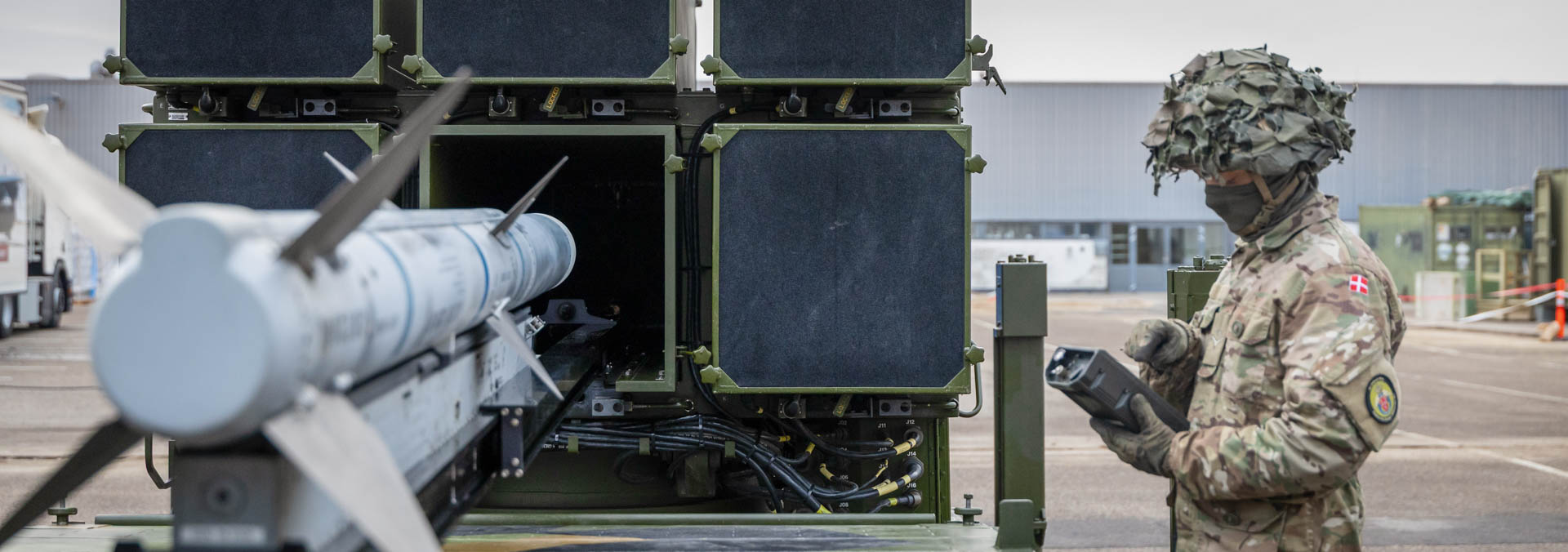 NASAMS er Danmarks nye jordbaserede luftforsvarssystem. Det hører til hos Air Defence Wing i Skalstrup