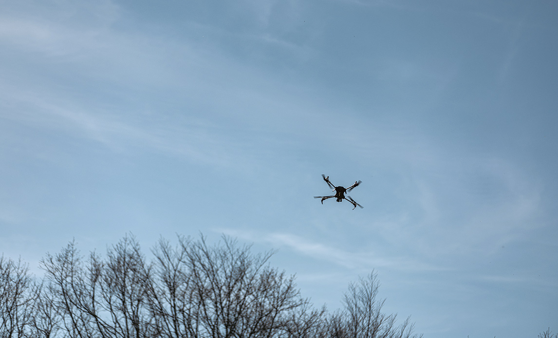 Denne drone leveres af en dansk virksomhed med henblik på at indfase angrebsdroner som våben. Om det er lige præcis denne model, der skal være standard i Hæren, er der endnu ikke taget stilling til.