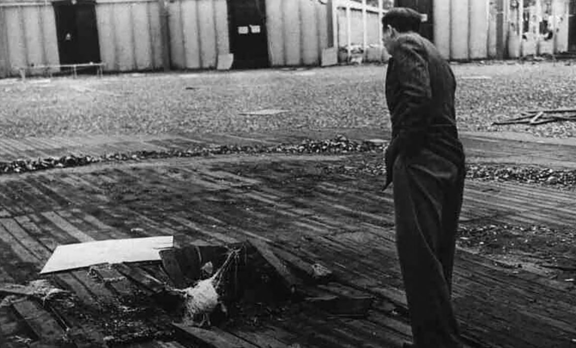 Sprængningsstedet inde i Forum. Her antændte sabotøren Max Bæklund lunten til de 28 kilos sprængstof.