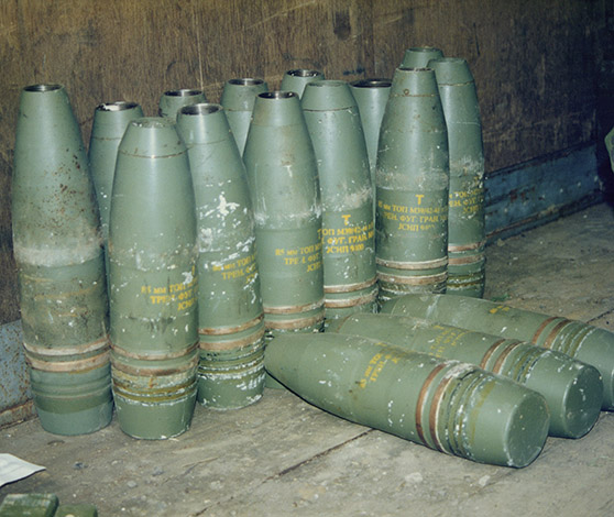 Konfiskeret serbisk artilleriammunition.