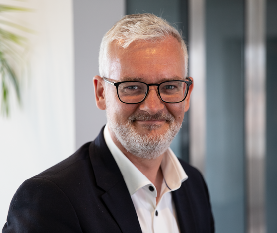 Portrætfoto af Jeppe Søndergaard Pedersen, direktør i Personelkommandoen